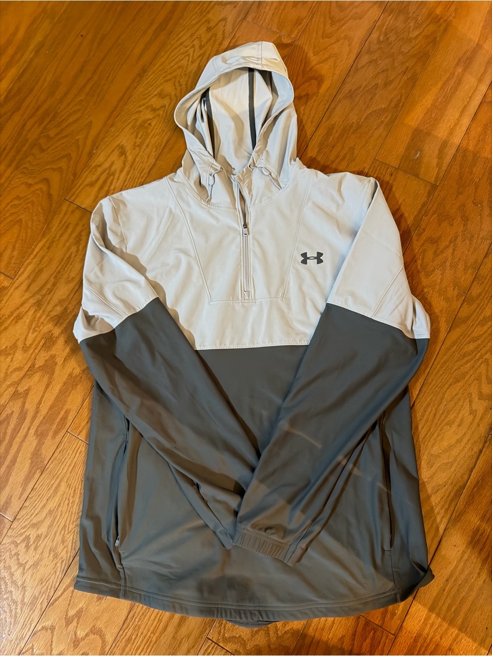 Under Armour Two-Tone Light Gray & Dark Gray Hooded Performance Pullover Sz XL